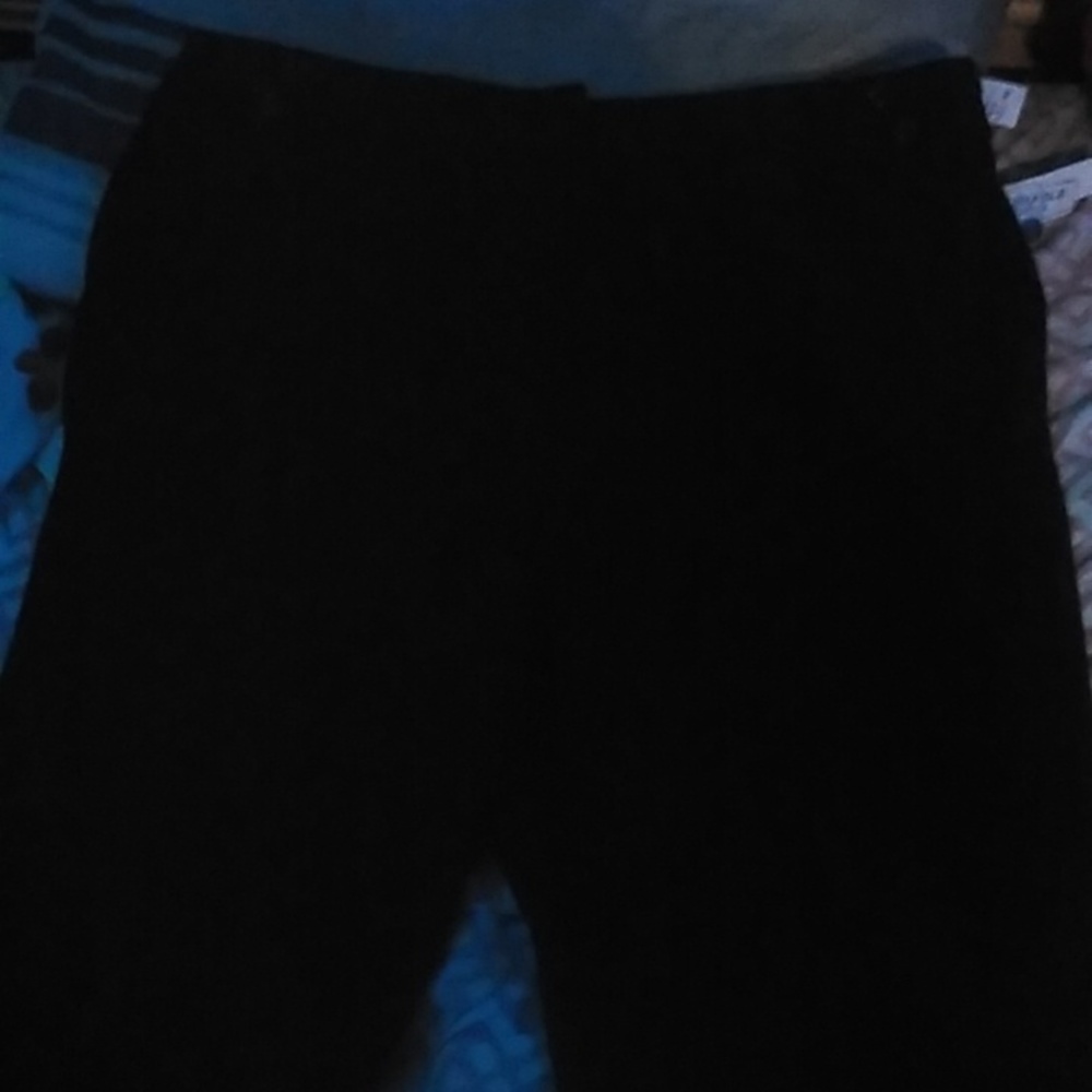 Woman's black Larry Levine pants